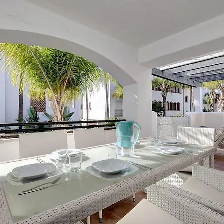 Modern 2-bedroom Flat Next To The Sea Apartament