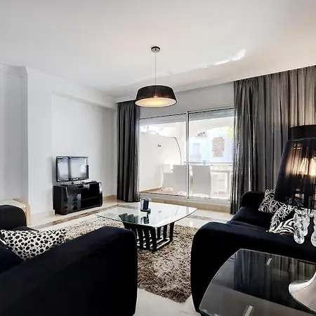 Modern 2-bedroom Flat Next To The Sea Apartament Marbella