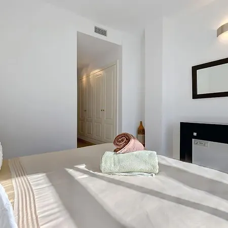 Modern 2-bedroom Flat Next To The Sea Apartament *
